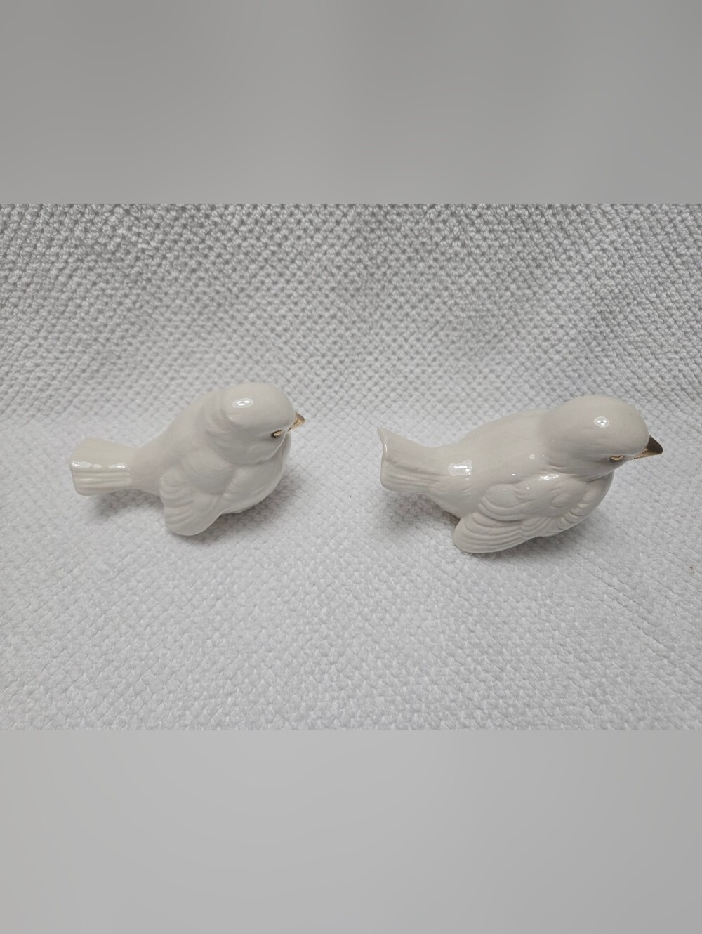 Goebel White Porcelain Bird Figurines with Gold Beaks - Pair - Picture 6 of 6